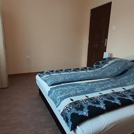 Rozika Apartman Ii. ハイデゥソボスロー エクステリア 写真