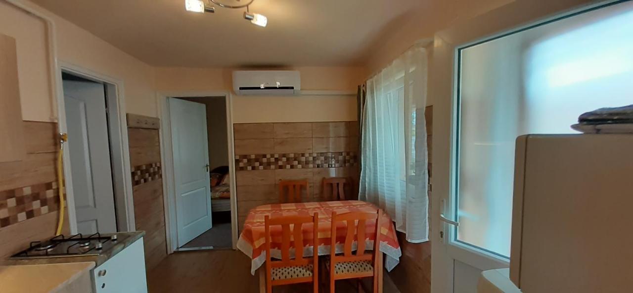 Rozika Apartman Ii. ハイデゥソボスロー エクステリア 写真