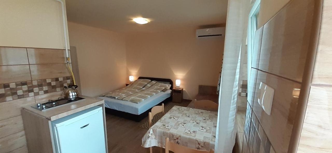 Rozika Apartman Ii. ハイデゥソボスロー エクステリア 写真