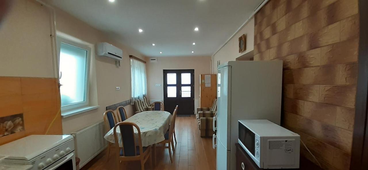 Rozika Apartman Ii. ハイデゥソボスロー エクステリア 写真